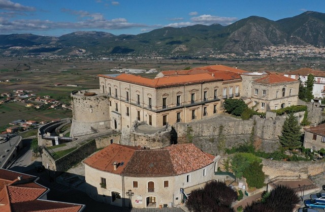 L' Armoniosa the magic of the medieval Macchiaroli Castle in Teggiano