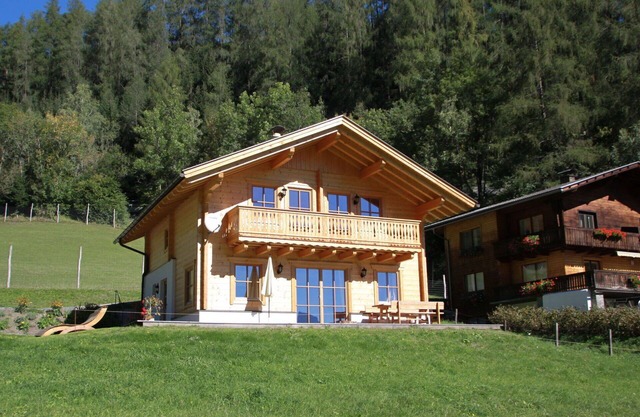 Lovely apartment in villa for 6 guests with WIFI, TV, terrace and pets allowed