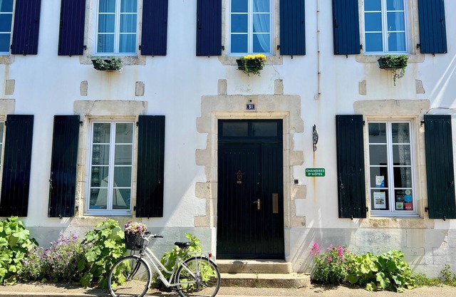 L'R de Ré, charming house with swimming pool and large garden.