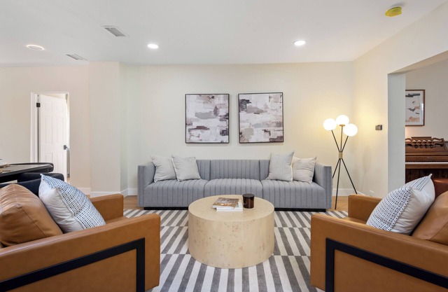 LA 9 Bedroom Modern Home