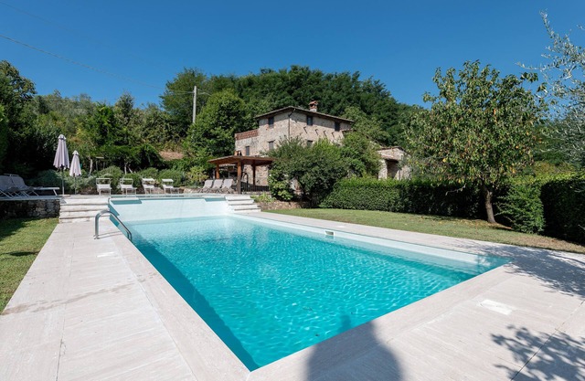 La Camelia - stylish Tuscan farmhouse with cascading pool near Lucca