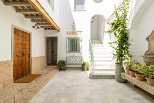 La Casa de la Plaza del Arroyo - Traditional Luxury in Jerez