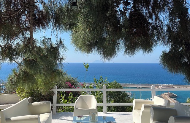 La Casa del Nespolo Exclusive Country Suites w/Seaview Pool, Sunset Terrace&RHIB