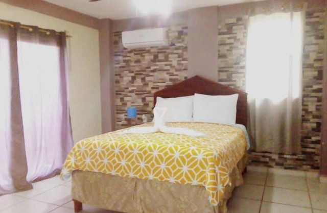 La Delphina Bed and Breakfast Bar and Grill King Room