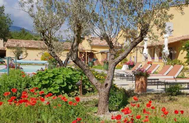 La Grande Bouisse gites avec piscine dans le Luberon, Provence