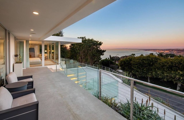 La Jolla Hillside Retreat with Ocean Views, Chef's Kitchen & Hot Tub