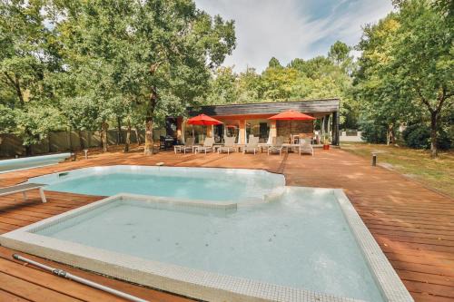 La Maourelle, piscine chauffée, sauna, 250 m de terrasse, pingpong, vélos