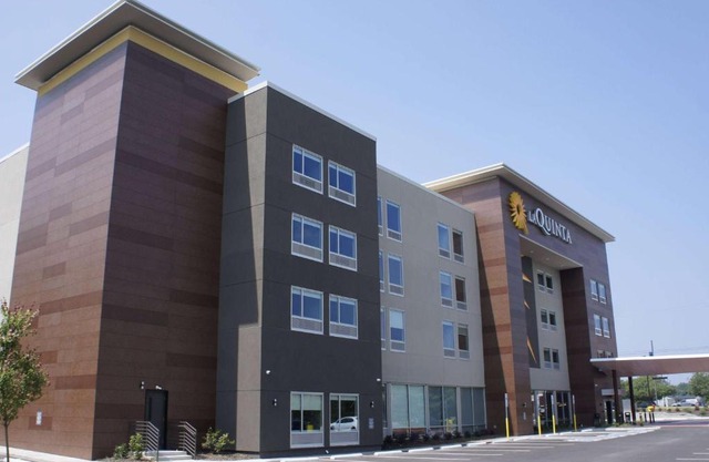 La Quinta Inn & Suites by Wyndham Manchester - Arnold AFB