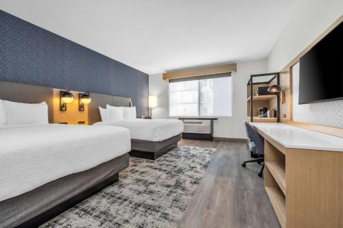 La Quinta Inn & Suites by Wyndham San Jose Airport-Downtown