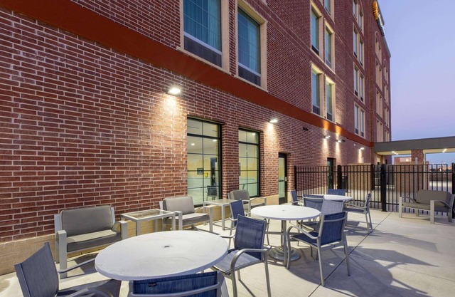 La Quinta Inn & Suites by Wyndham Dallas - Frisco Stadium