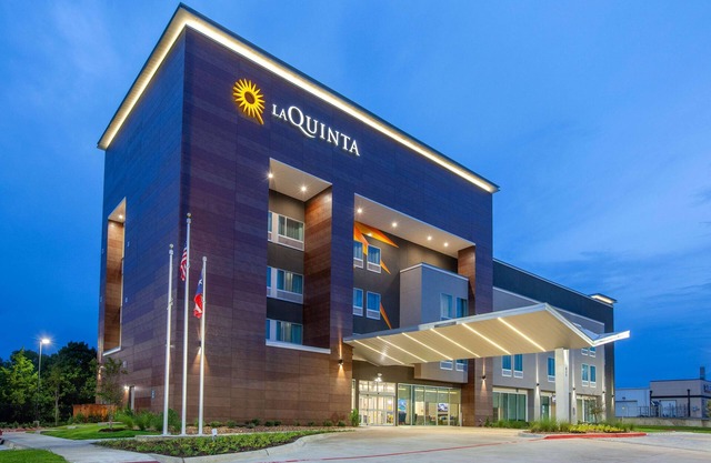 La Quinta Inn & Suites by Wyndham Dallas Duncanville