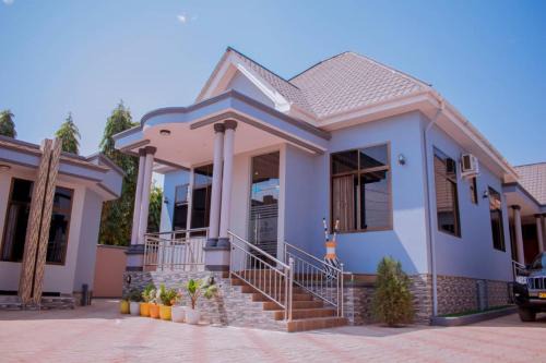 La Quinta Lodge, Buswelu