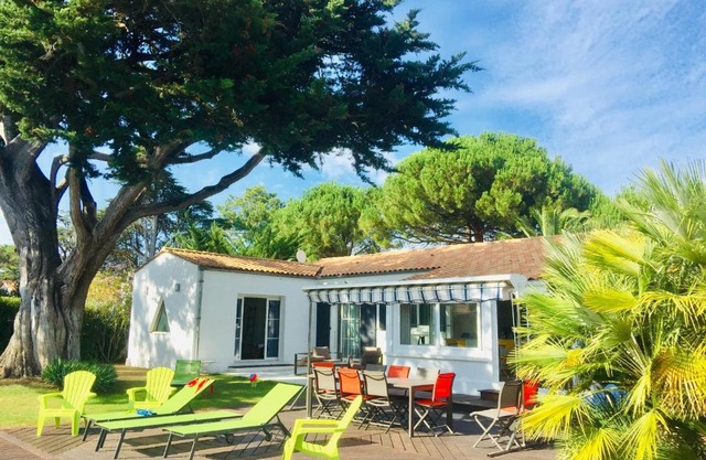 La Taniere, piscine et 300m de la mer