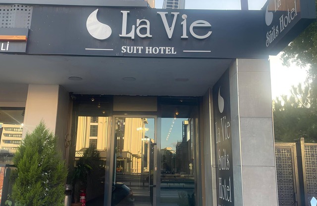 La Vie Suit Hotel