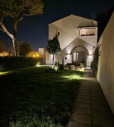 La Villa apartments Tinaia - Excellent for Sardegna & Corsica - 6-8 beds - Private parking included with camera