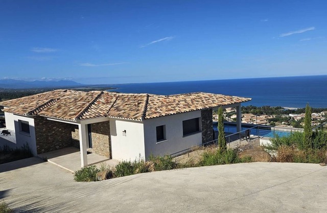 LABELLE- PANORAMIC SEA VIEW- PRIVATE POOL- AIR CONDITIONING-WIFI
