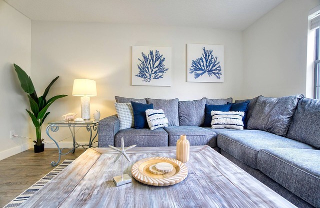 Labor Day Getaway! Luxury Retreat Grill Beach & Downtown~Sleeps 12