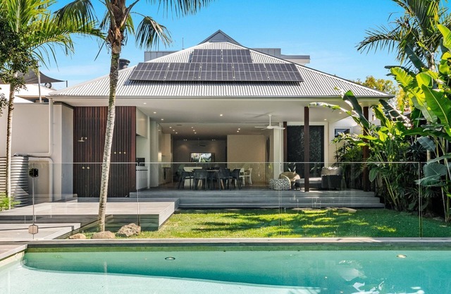 Lady Luxe - Beautiful spacious pet friendly home near the ocean. Perfect for.a romantic getaway