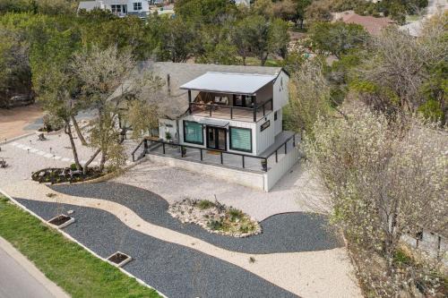 Lago Vista Home with Putting Green, Pool and Jacuzzi