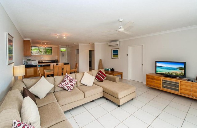 Lagoon Beachfront Lodge 003 on Hamilton Island by HamoRent