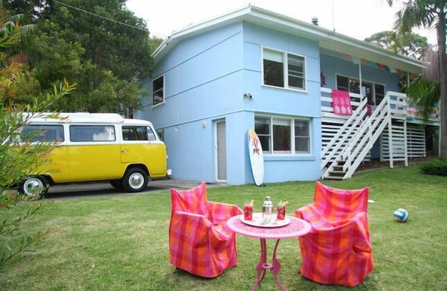 Laguna Blue at Hyams Beach- with WIFI - Pet Friendly & 4pm check-out on Sundays