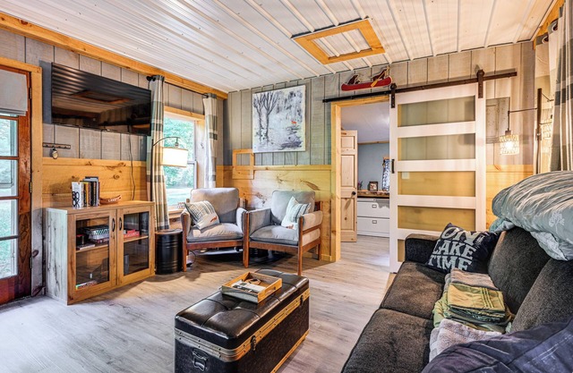 Lake Access & Kayaks: Gladwin Cottage Near Golfing