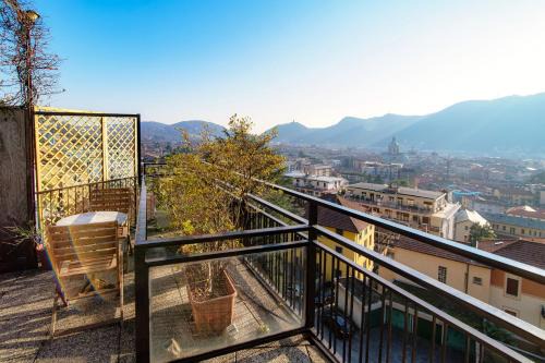 Lake and city view apartment - Downtown Como