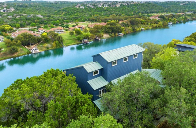 LAKE AUSTIN RETREAT - BEST VIEWS ON THE LAKE - ONE YEAR RENTAL ONLY