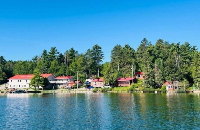 Lakefront 3-bedroom cabin on Crow Lake #4 Bull Moose Lodge