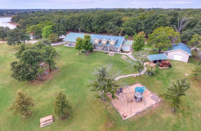 LAKE FRONT Property; Secluded & Private; Sleeps 18; Located 30 miles from OKC