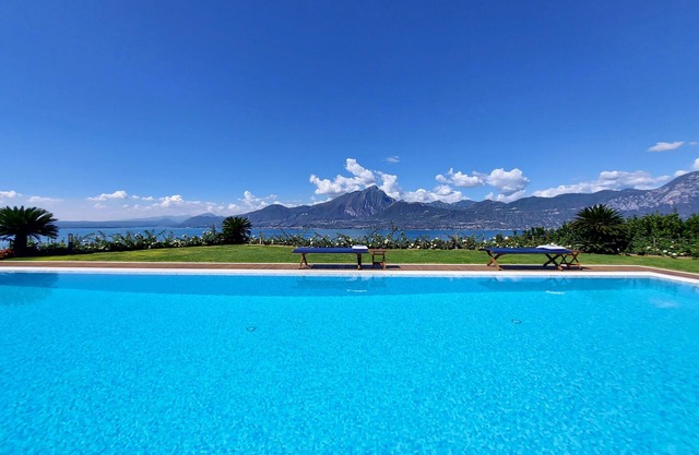 Lake Garda luxury studio with pool