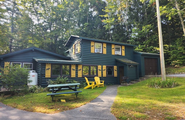 Lake George Diamond Point 3 Bed/2 Ba two story Cabin