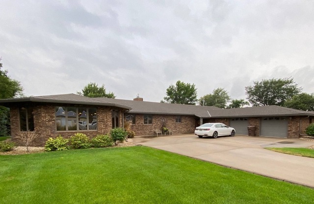 Lake House on Lake Mitchell with a gymnasium and indoor hotub