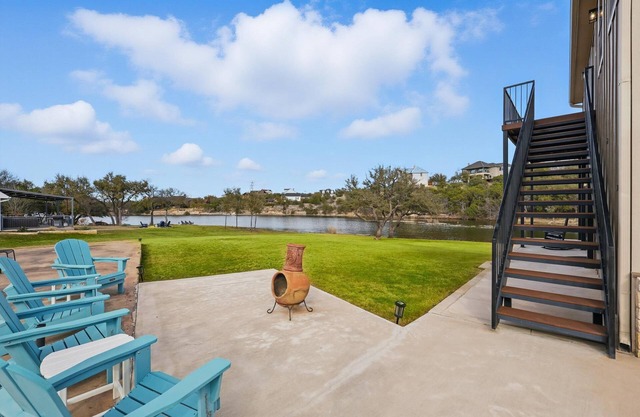 Lake it Easy* 4/3 in Hells Gate, Water Access (option for 6 bedrooms)