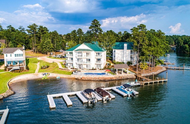 Lake Martin Retreat – Stunning Views, Heated Pool & Private Beach