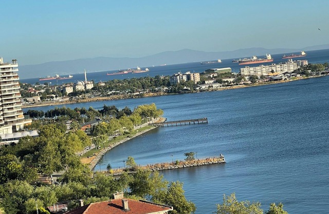 Lake & sea view 3 bedrooms apartment