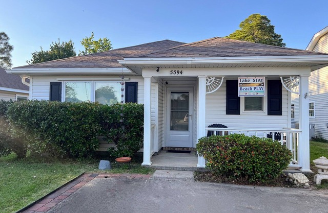 Lake Stay Beach Play - Charming 2-bedroom house in fabulous Gulf Breeze