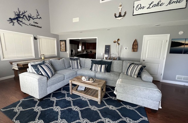 Lake Time Cottage, 3 Bedroom 2 Bath, <3 Mile from Jamestown