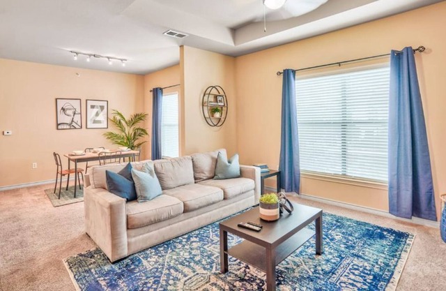⭑LAKE TRAVIS- SUITE DREAMS⭑ (NEW LISTING!!)