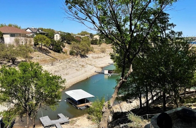 Lake Travis townhome 3min to Pool, Marina, Dining