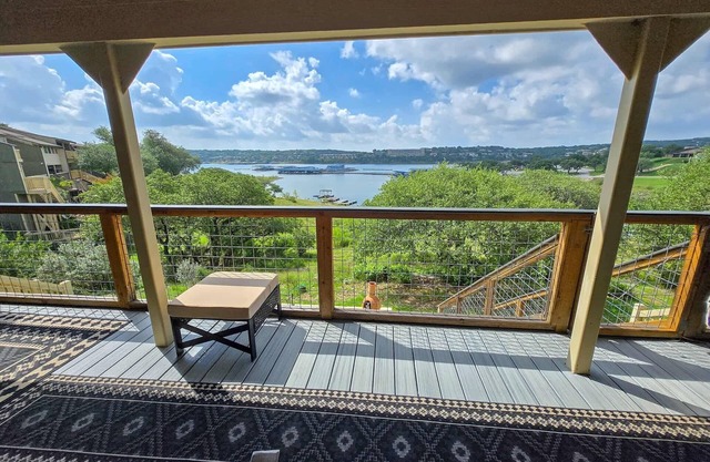 Lake Travis Vibe- Point Venture, TX