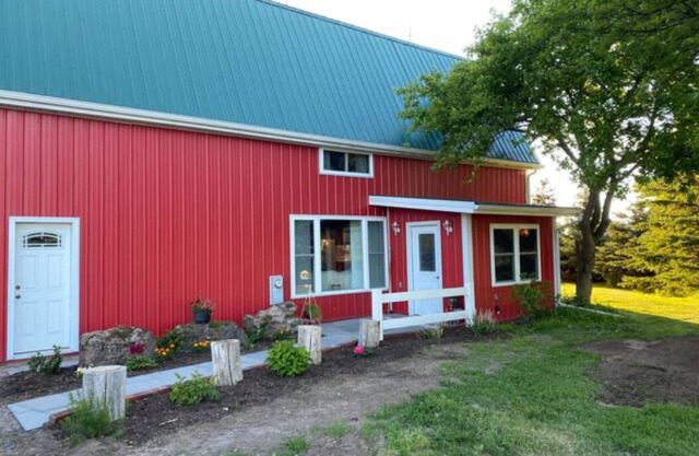 Lake View 3 Bedroom Barn
