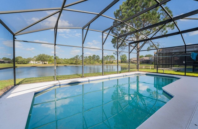Lake View! Amazing Sunsets w/West Facing Pool