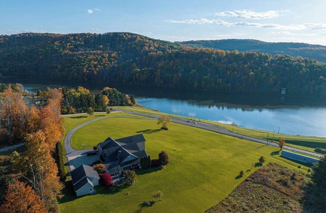 Lake View Lodge w/Indoor Pool, Hot Tub, Theater
