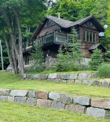 Lake views, spa, king bed, Golf Club amenities