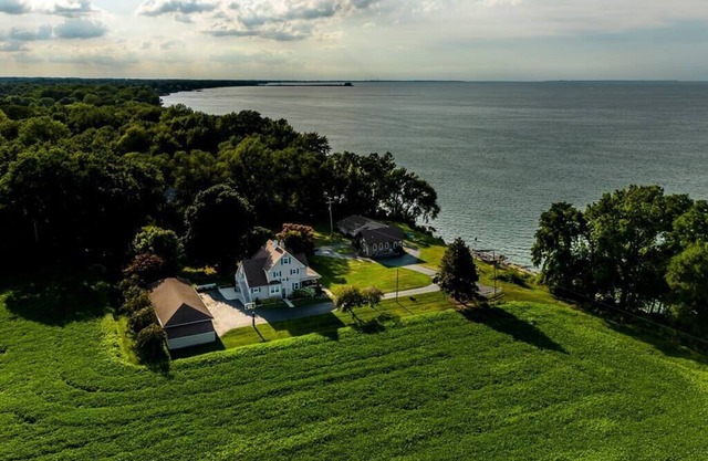 Lakefront 6 bedroom Upscale farmhouse.