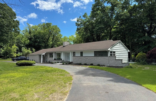 Lakefront 6-bedroom Entertainer's Dream with Pool in Allenhurst near Asbury Park