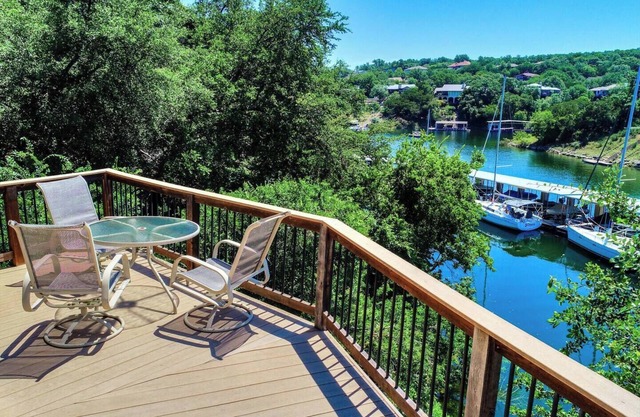 Lakefront Bungalow - Shared Community Pool and Hot Tub #9