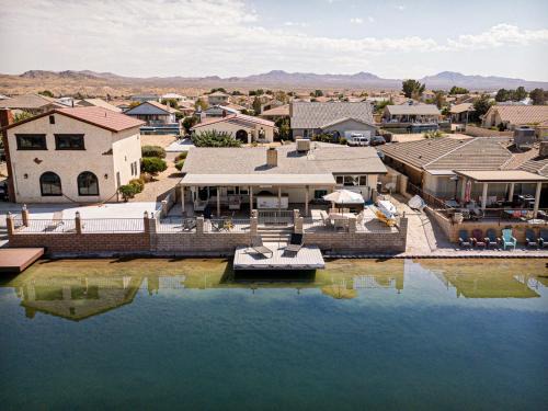 Lakefront Casa Del Lago