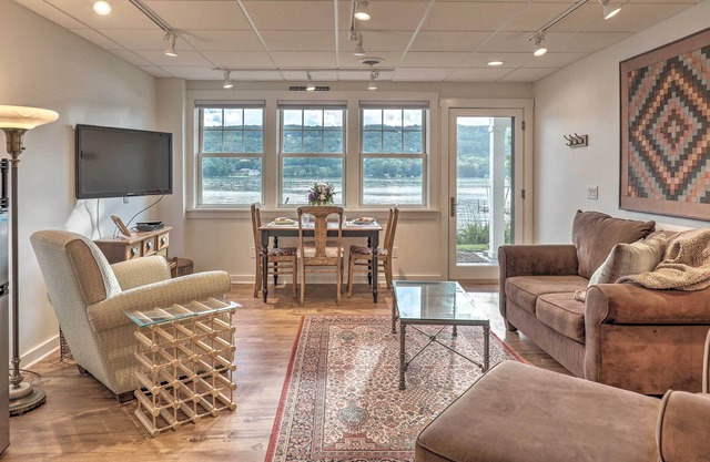 Lakefront Keuka Lake Apt w/Seasonal Dock Access!